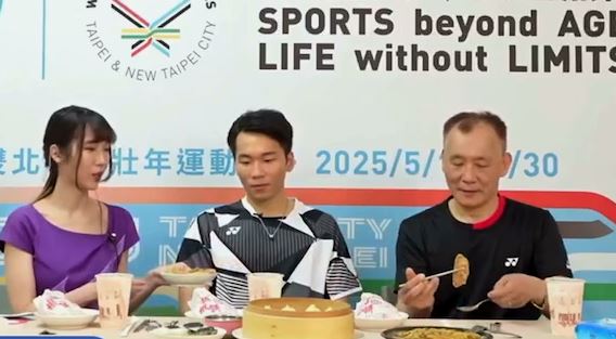 奧運金牌好手李洋直播父子雙打 大方分享秘笈與紛絲互動