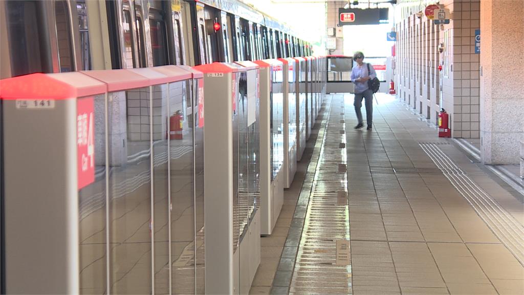 北捷車廂內爆衝突 疑為爭博愛座女子出手攻擊老翁