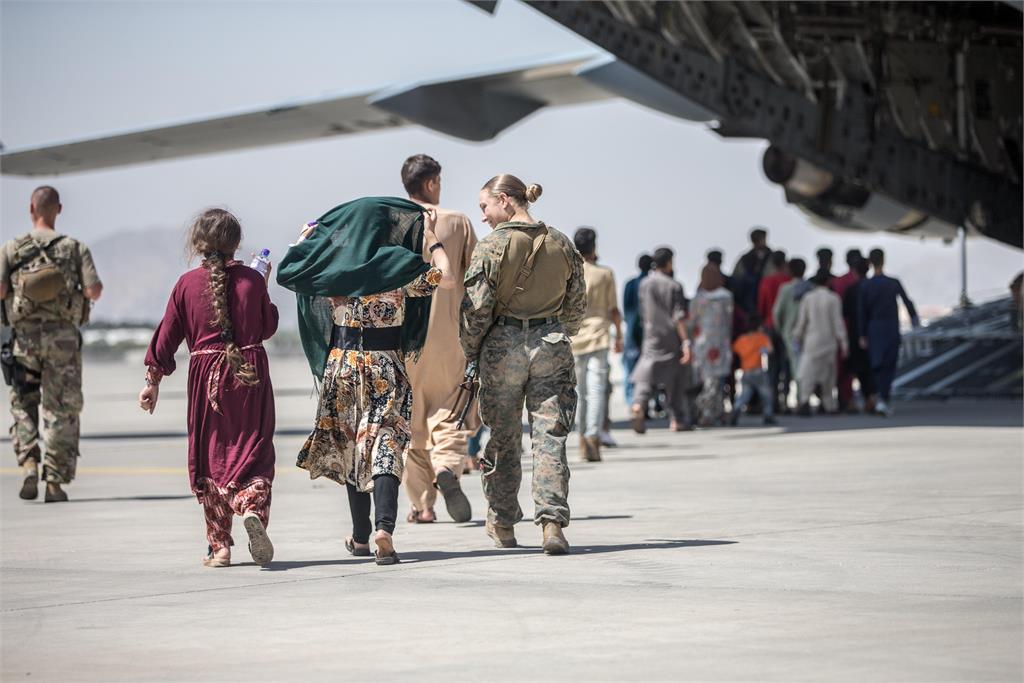 美軍撤軍期限不變！31日全面撤離阿富汗　塔利班新政策：禁女性出門