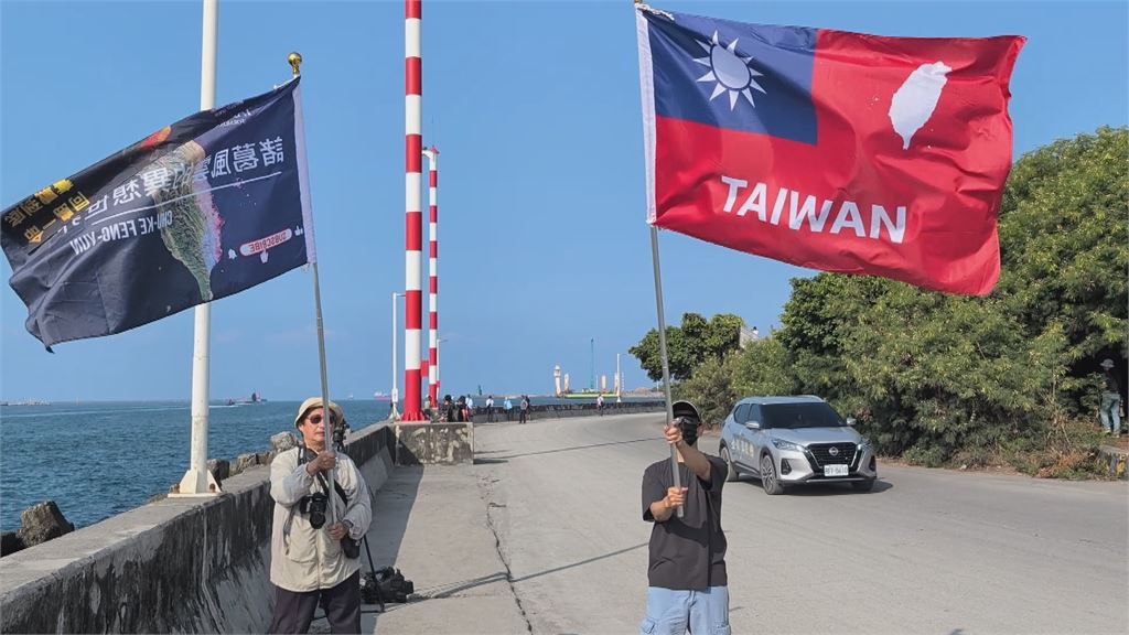 海鯤號第24次出海測試！　軍事迷獲贈「海鯤號鑰匙圈」