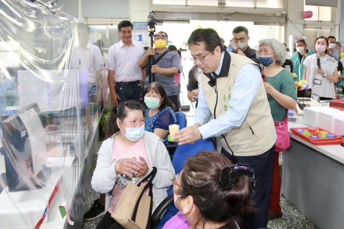 台南東山區公所首創貼心為民服務水果冰沙 行銷在地農產對抗酷暑