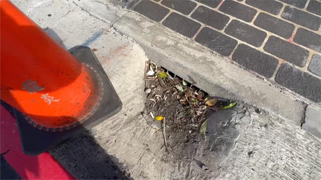 竹東人行道排水坑洞害學生摔車 居民:有人拿電視補洞