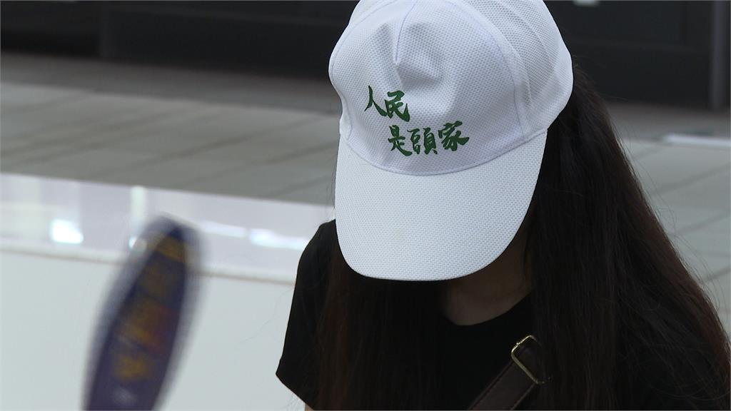 帶罷免扇子搭捷運被關切？　民眾控保全拍照通報　惹眾怒