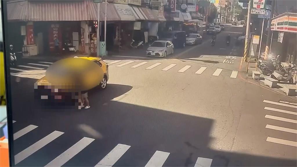 台中男疑和女友吵架情緒失控　當街攔車猛捶、用頭撞車洩憤