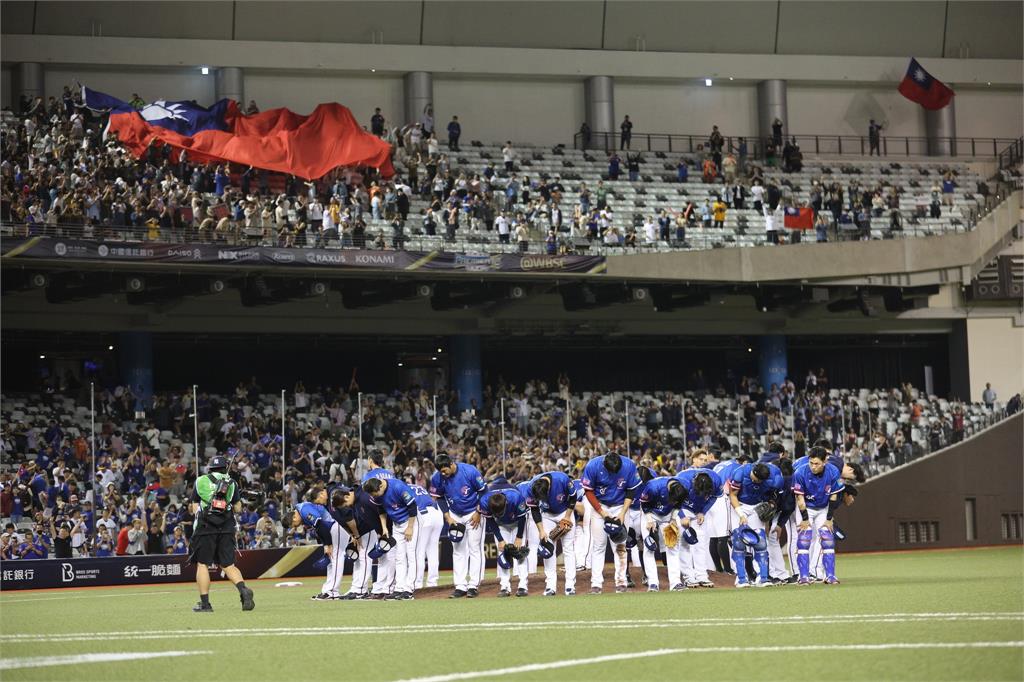 12強賽/投手好忙?多明尼加選手「撞臉林凱威」!網見「5相似」笑:複製人