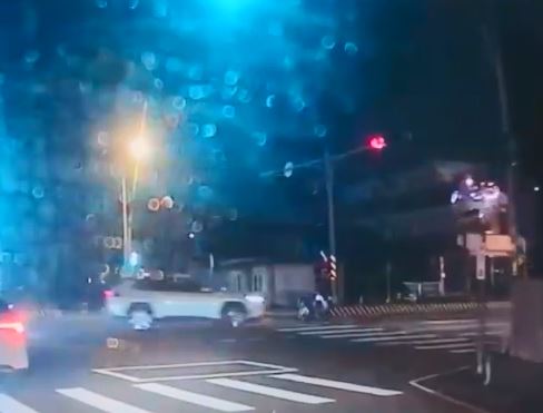 搶快釀禍！　宜蘭休旅車左轉撞飛斑馬線上老翁