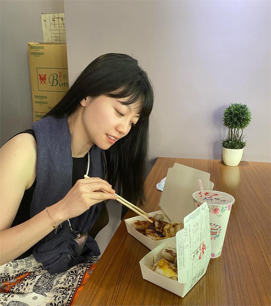 高嘉瑜飛美國「自備1法寶」網狂讚聰明!一下飛機狂嗑2台灣味:太幸福