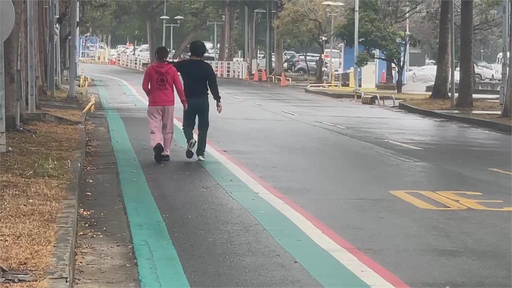 人行道恐成黃泉路！？　沒塗綠色民眾憂被當機車道