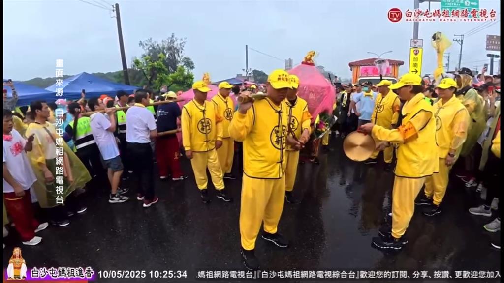 罕見同框!白沙屯媽祖回鑾 巧遇台中分靈媽祖