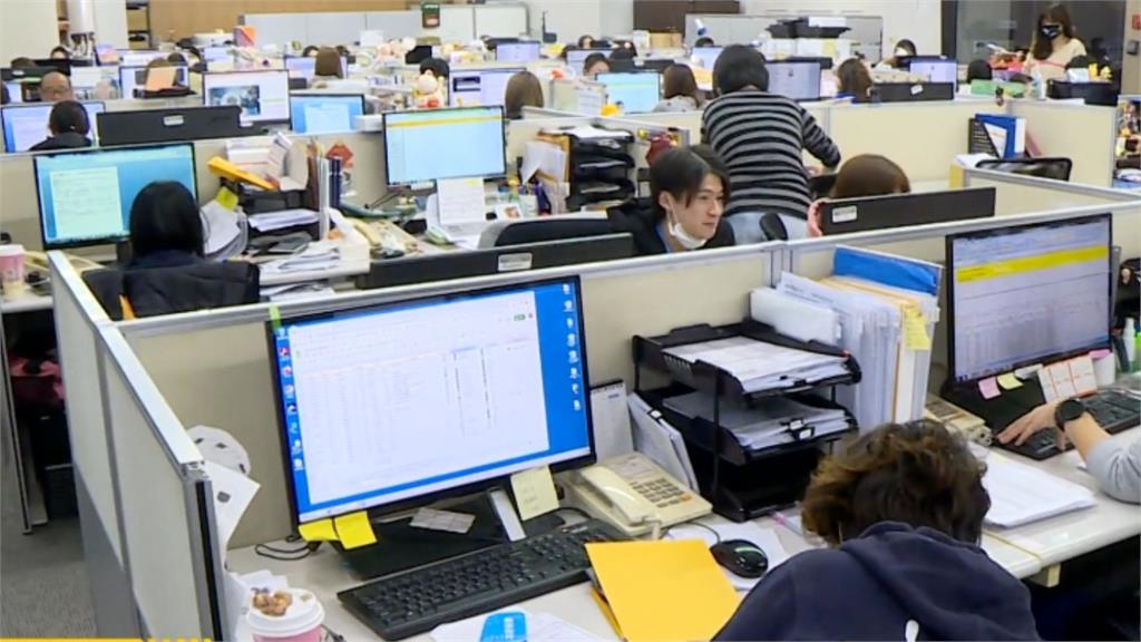 西班牙女員工勸不聽「早40分鐘上班」出事了!硬打卡19次竟被老闆炒魷魚