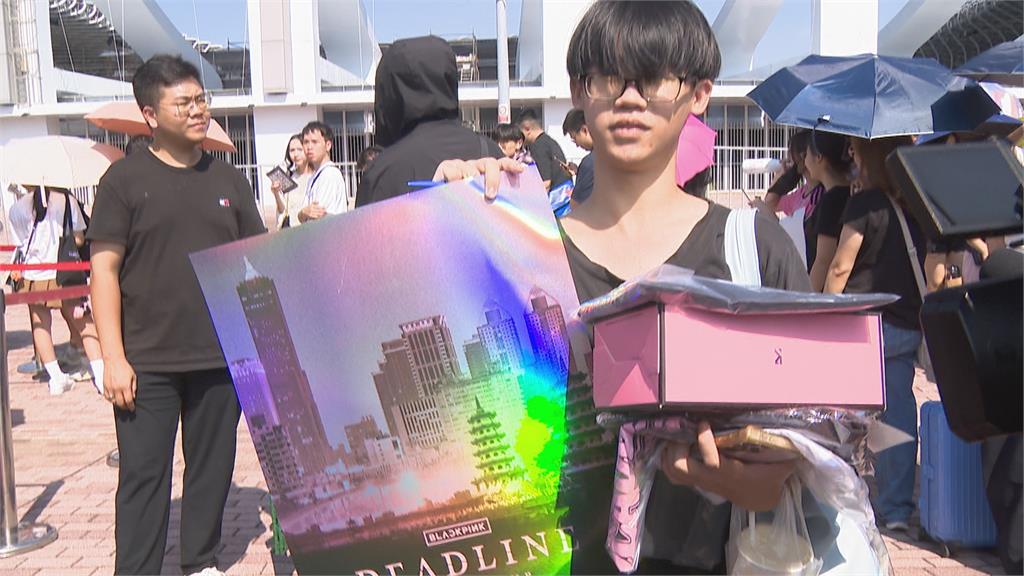 BLACKPINK二度登世運開唱! 粉絲夜排搶高雄限定周邊