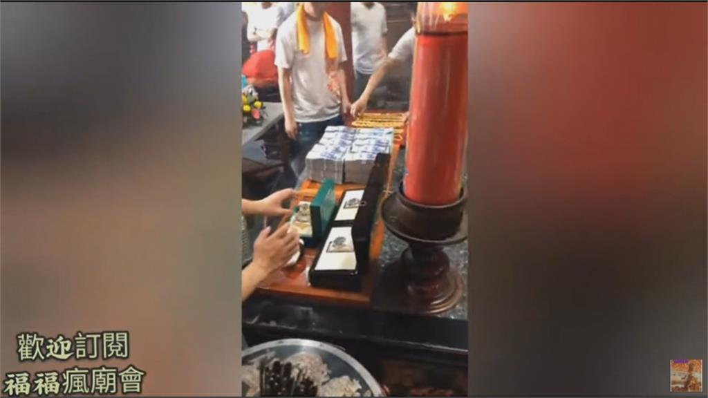 佛像開光儀式超霸氣! 千萬現鈔、5支鑽錶當供品