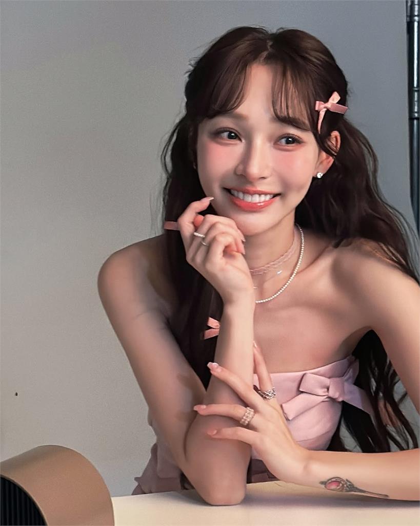 林襄深V「婚紗辣照」曝光!「超兇身材+鉛筆腿」網嗨喊:太襄了