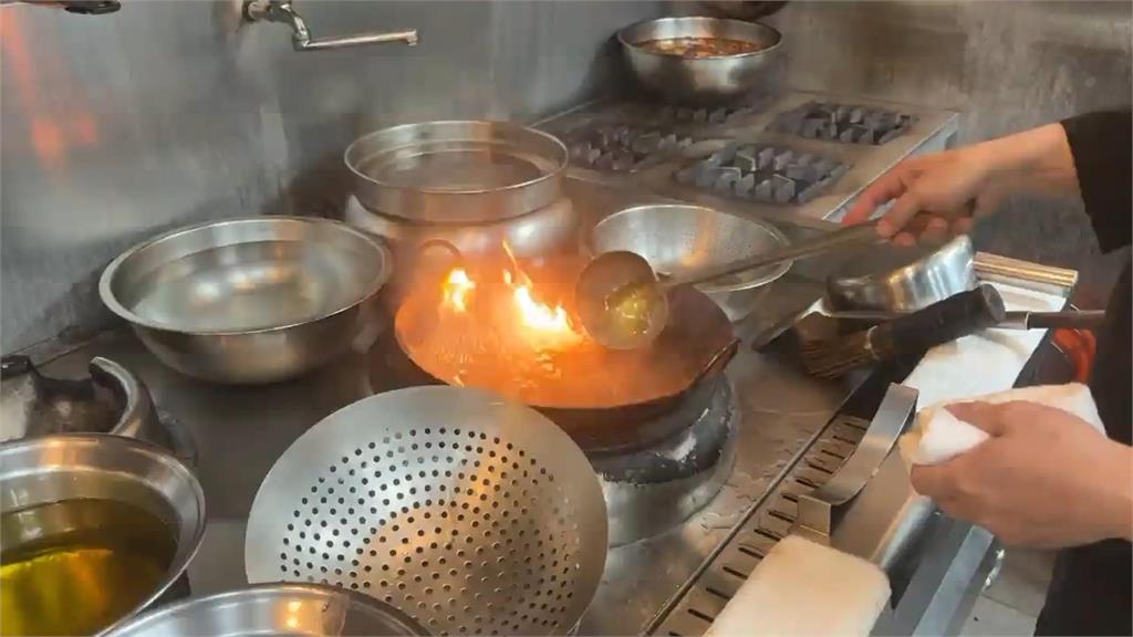 小吃店「看到1裝備」直接坐下吃!老饕集體認證「台灣神店標配」:基本都不是地雷