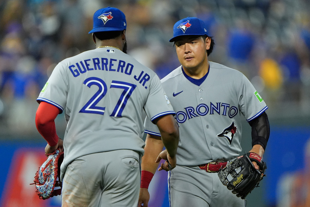 MLB(影)／不讓30轟村上宗隆搶盡日球員鋒頭！岡本和真單場4安打幫助藍鳥勝出