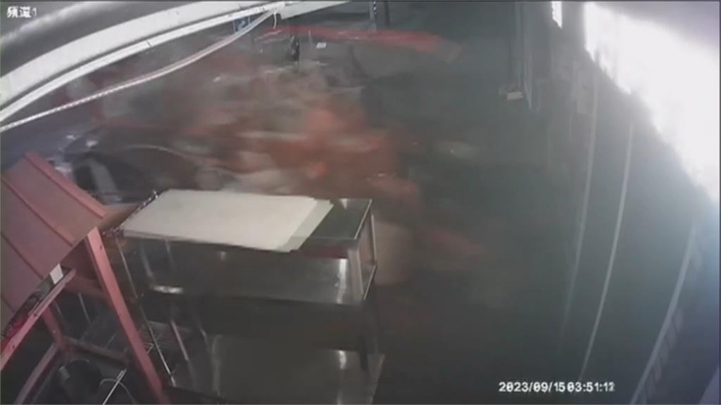 男子疑因疲勞駕駛撞入餐廳　店內一片狼藉損失估逾60萬