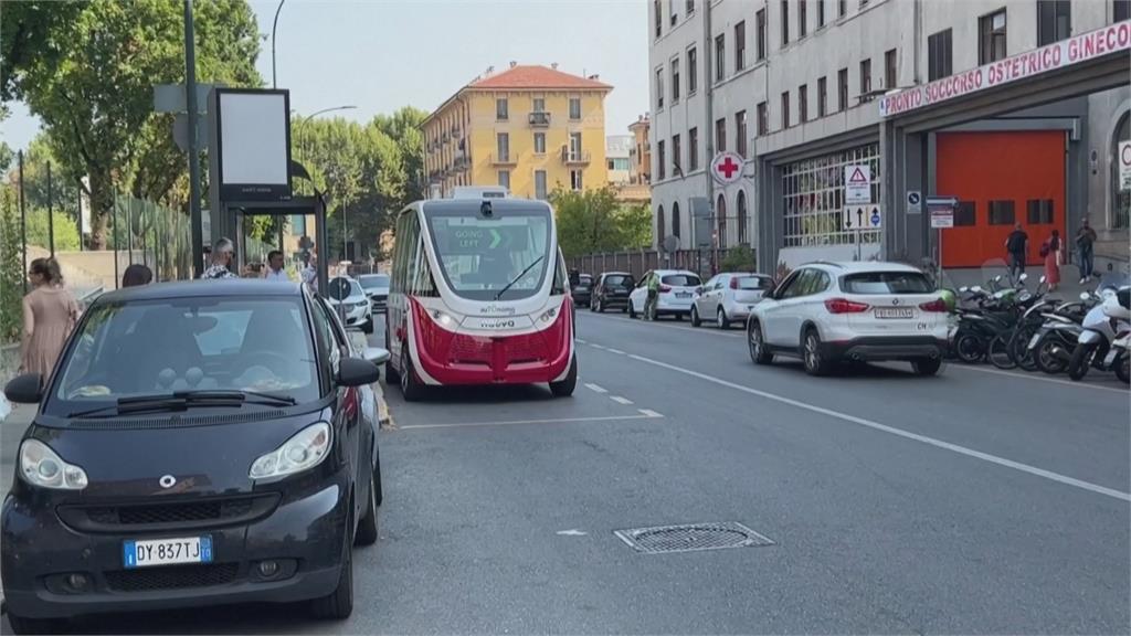 沒有司機！　義大利無人電動公車首度上路測試