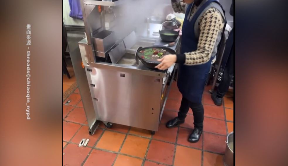 噁!新竹知名熱炒店老闆娘 上菜前湯匙嘗味道再放回
