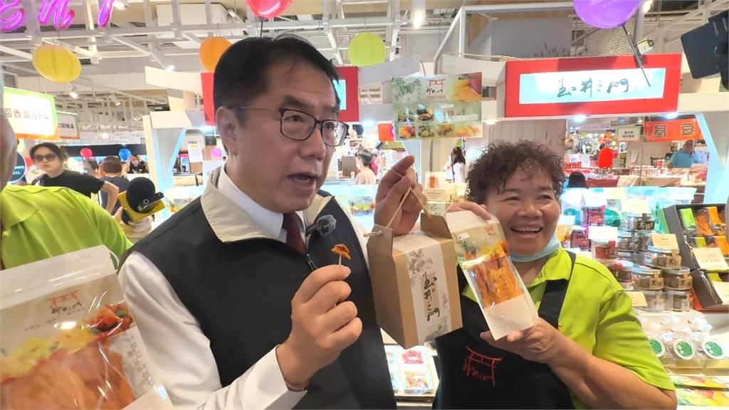 黃偉哲化身超級推銷員！　推薦台南好滋味