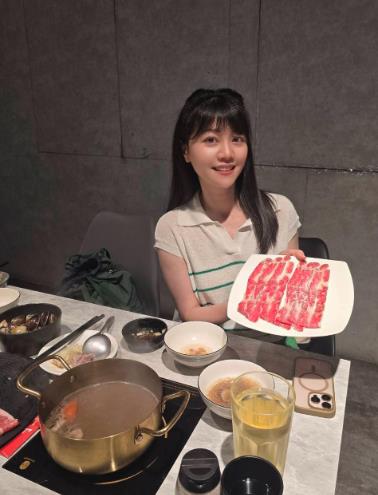端出「無碼肉片照」超香!吸3千人朝聖「竟是高嘉瑜」網見1幕猛喊:太近了