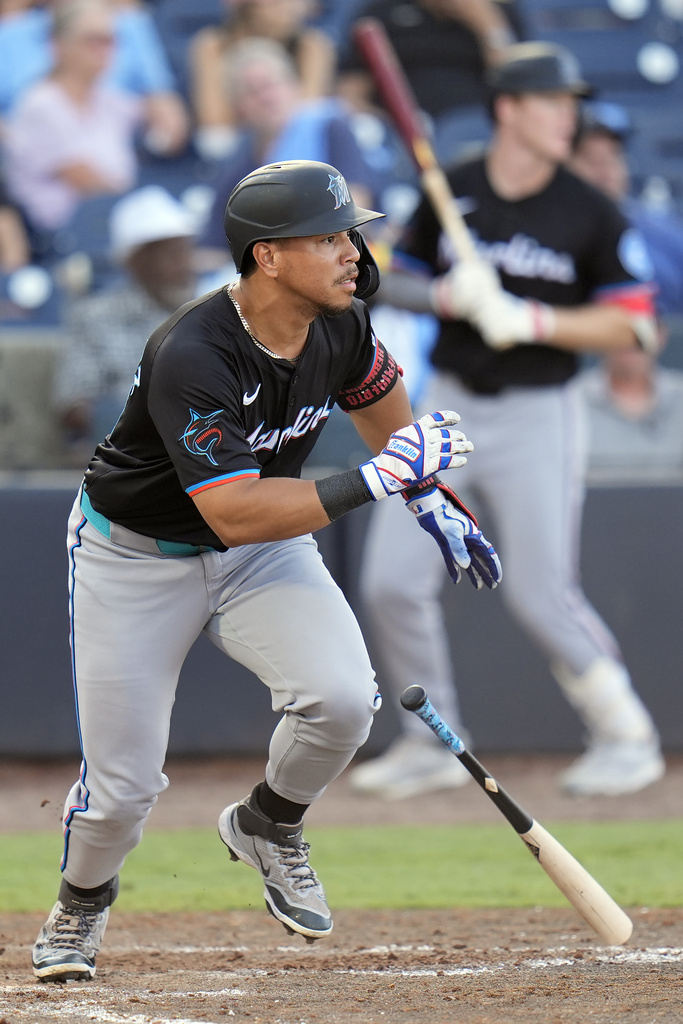 MLB(影)/大聯盟最離奇「爆頭」 練投後捕手傳向二壘球竟直接打中投手
