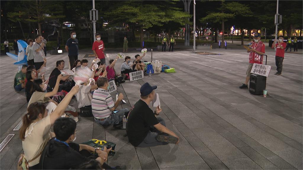 台中民團集結市府前　喊話政府「還稅於民　地方加碼」
