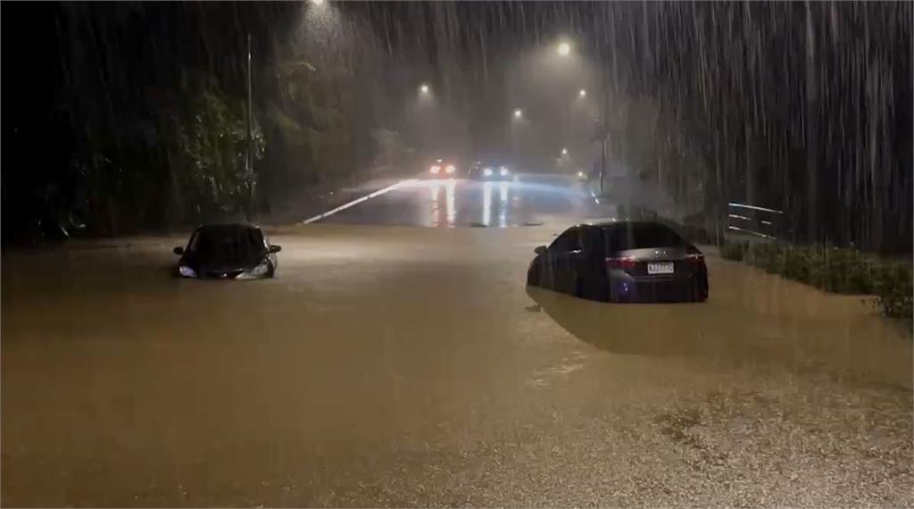 山陀兒豪雨狂炸　新北瑞八公路淹成小河、汽車滅頂