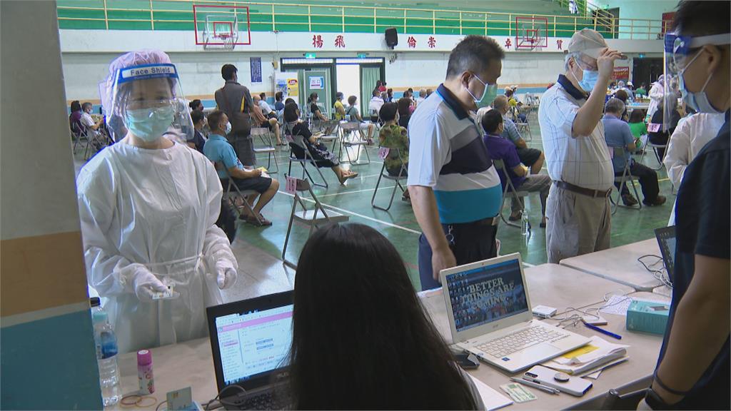 嚴防混打疫苗！　台中快打站啟動插卡連線審核　順利揪出「闖關者」