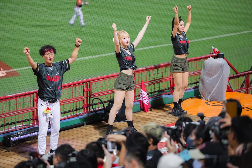 中職/砲哥看這邊!味全龍斗六主場「權喜原、林襄、Yuri」全來了、門票還買一送一