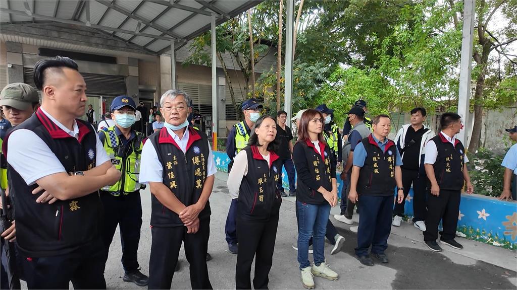 張峻踹桌「被告6罪」反擊:很值得!傅崐萁硬辯「沒擋人進場」1圖疑露餡