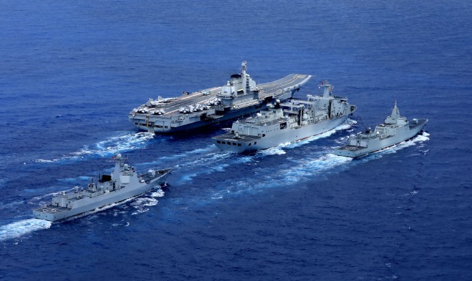 中共航母突大動作「深入台灣以東海域」實彈射擊!日本「急派驅逐艦」防衛大臣示警1事