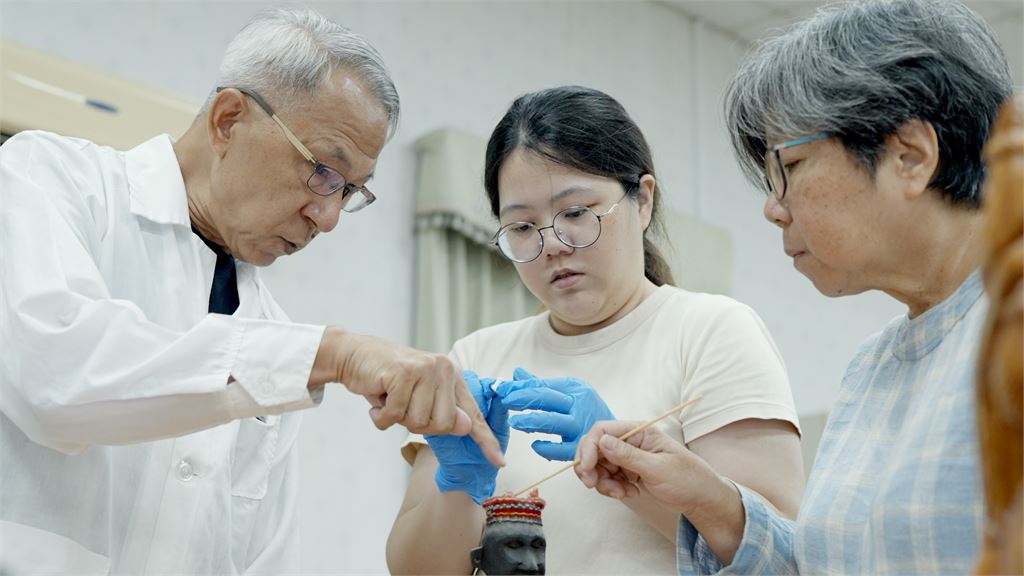 陳澄波名畫底下藏有另一幅畫？！ 文總《匠人魂》走訪正修科大開啟文物修復之旅
