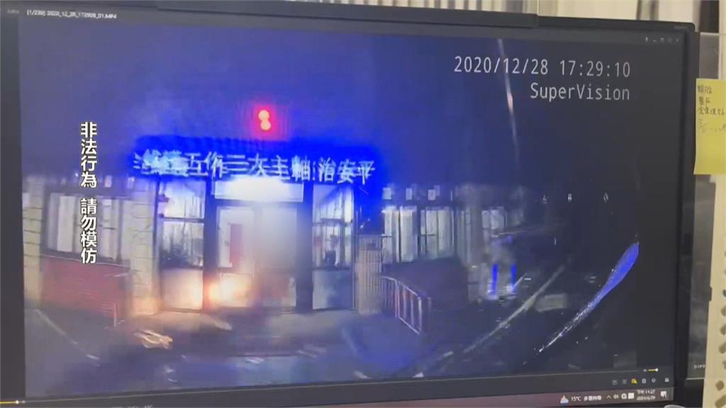 開小貨車衝八堵分駐所 警1殉職1傷、嫌被火車撞死