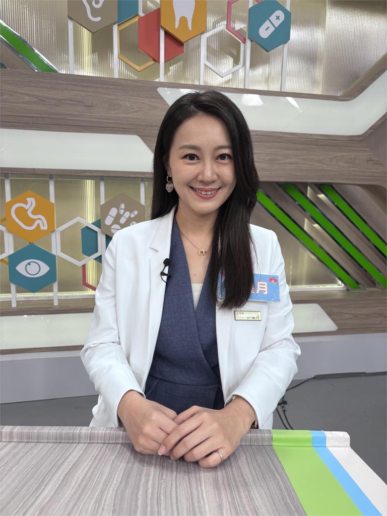 《醫學大聯盟》郭婷筠驚爆「不喝水狂嗑冰塊」!出門自備冰塊杯
