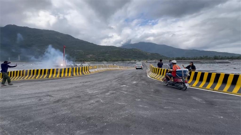 馬太鞍溪便橋通車! "交通超人"日夜趕工提前5天開放