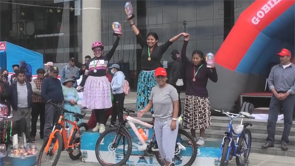海拔4000公尺騎車狂飆　玻國原民婦女展現運動天賦