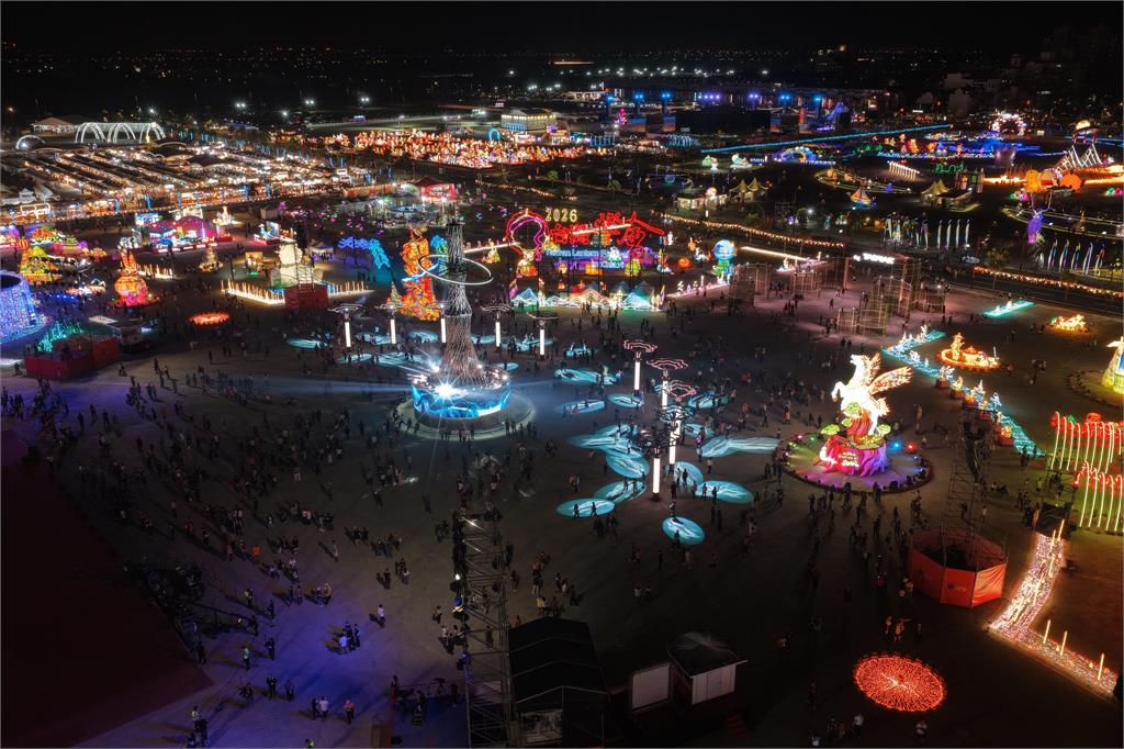 燈會主燈浮現2026國運!廖大乙驚「天馬縛死樹、插翅難飛」3大示警全說了