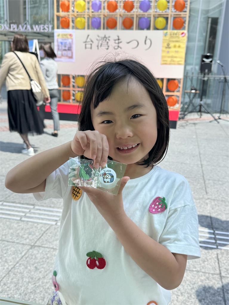 搶搭世博熱潮!台灣節登陸大阪 珍奶胸章掀打卡熱