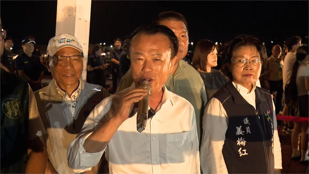東石海之夏最終日人潮大爆滿　壓軸海上煙火秀超繽紛