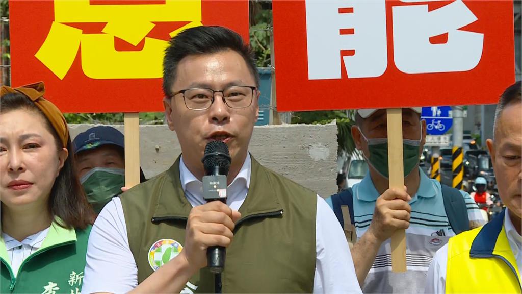 快新聞/拚翻轉深藍票倉!民進黨路口掃街挺罷團 吳崢喊:不屈服惡勢力
