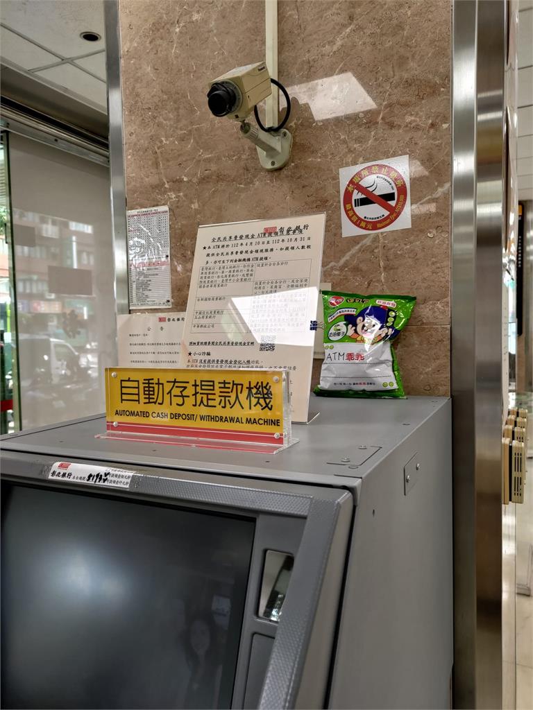 東方神秘力量!外國客戶來看廠「乖乖」全收掉…下秒竟出事:機器掛了