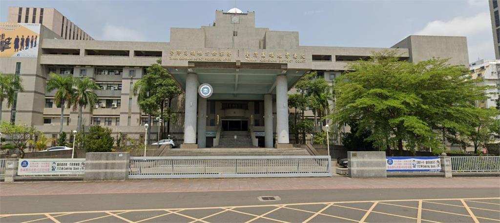 高雄18歲男百貨電梯「露GG」偷頂女顧客屁股！全程錄影遭抓包…下場曝光