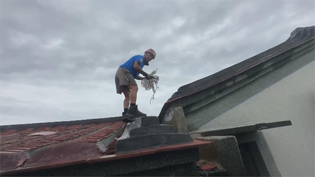 風災後...台南上萬戶屋頂被吹掀 雲豹工作隊發揮山訓專長助重建