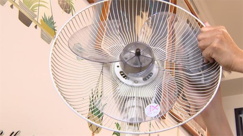 冷氣「開24度、開26度配風扇」誰最省電？台電公布解答「這鍵超重要」