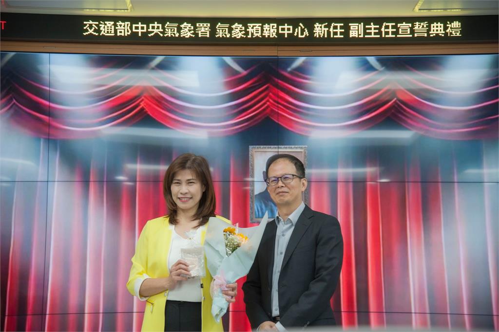 「氣象女神」伍婉華榮升氣象預報中心副主任!前局長鄭明典親送祝福