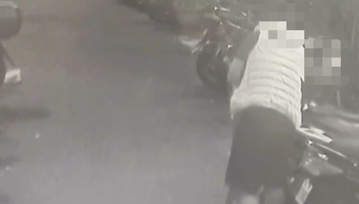 板橋驚傳當街凶殺案 男子超商前遭刺腹肚命危