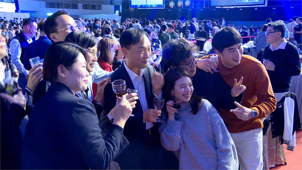 加碼再加碼!和碩尾牙豪撒1.6億 人人普發1.68萬全場瘋狂