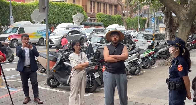 快新聞／「對得起你自己嗎」！　黃國昌受訪「抗議者怒嗆」：頭髮、良心都不見了 