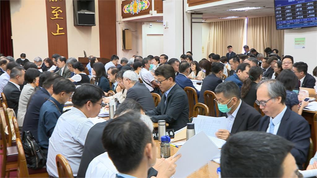 拚17日立法院三讀? 財長:普發一萬有望十月底前發放