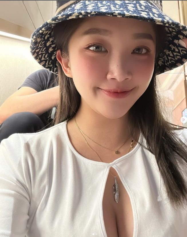 賴慧如自拍「衣服破大洞」洩流量密碼 網歪樓:到底要看妳還是鄧紫棋